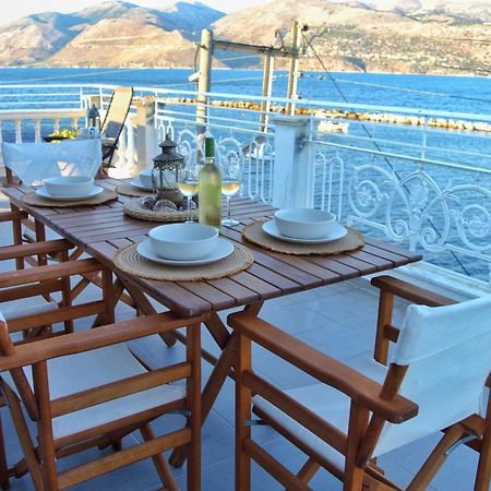 La Maison Bleue Apartment Lixouri Luaran gambar