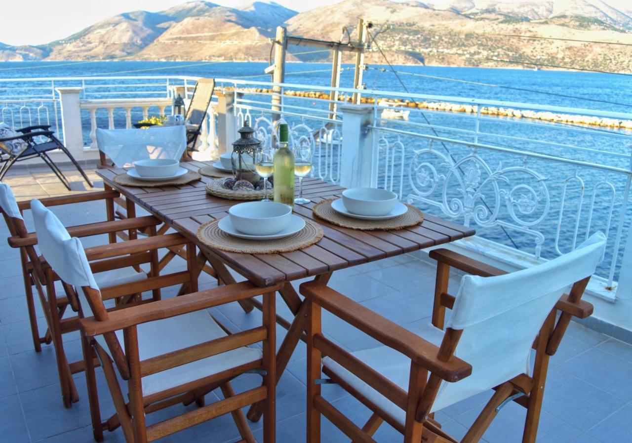 La Maison Bleue Apartment Lixouri Luaran gambar